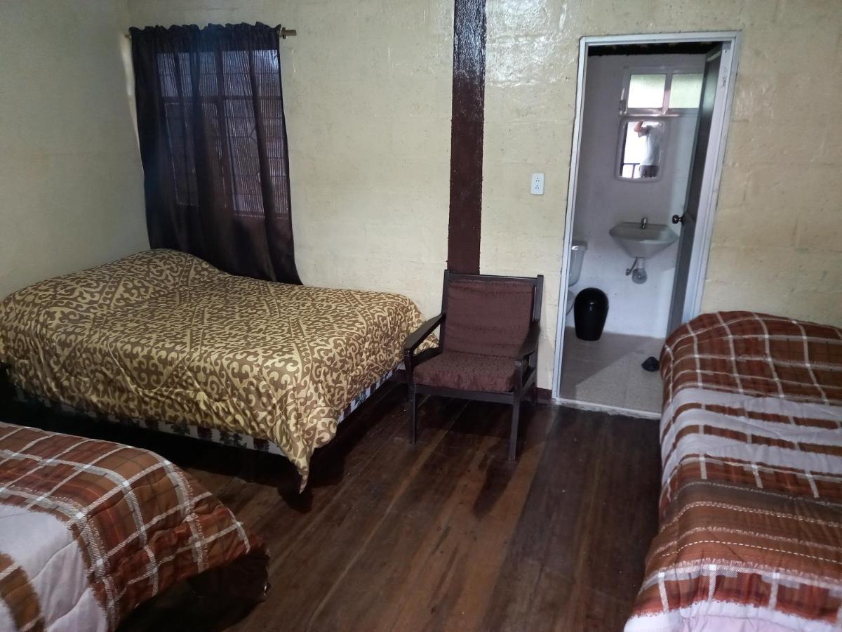 Montano Camping & Hostel Baños Eksteriør billede