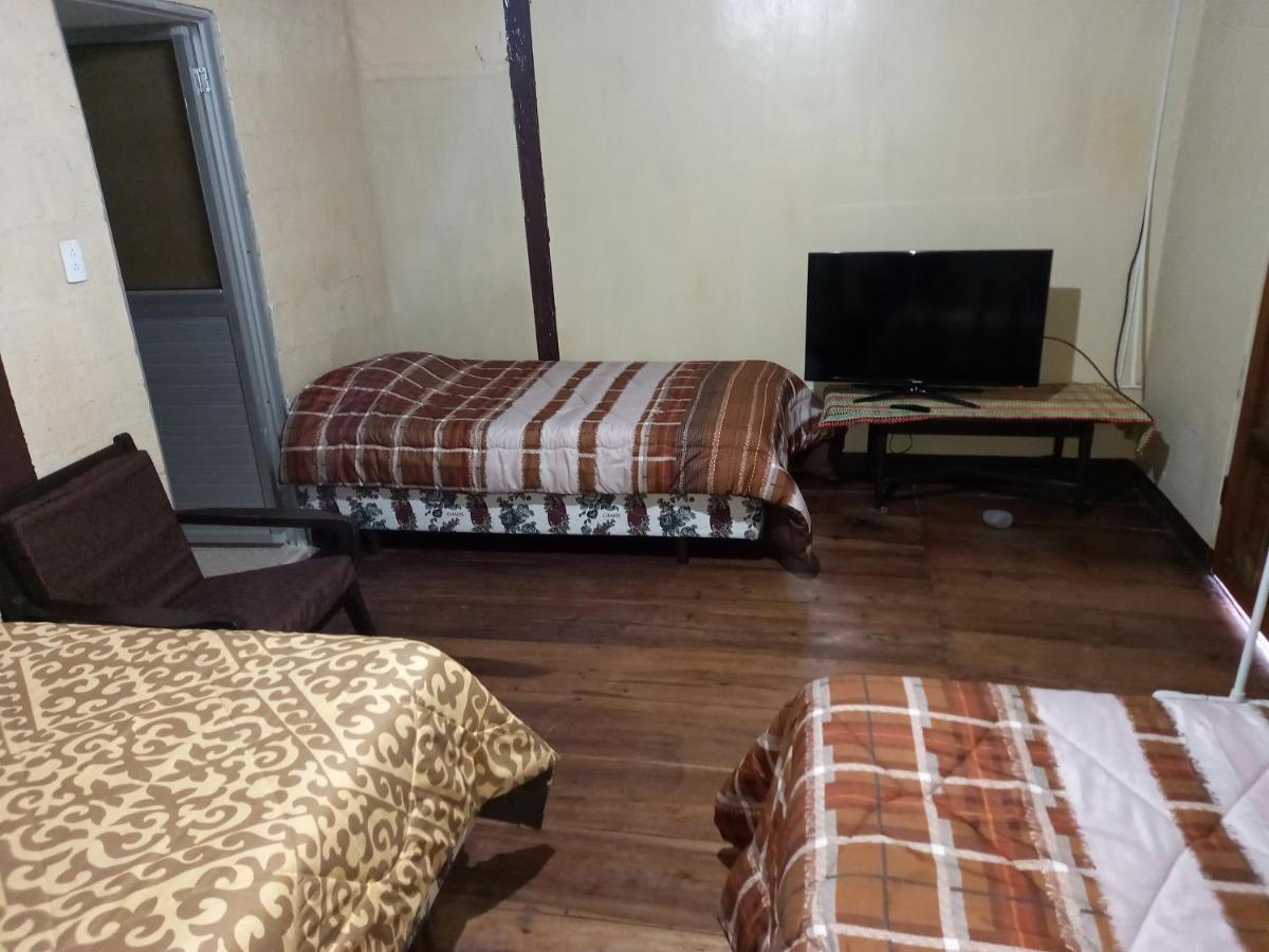 Montano Camping & Hostel Baños Eksteriør billede
