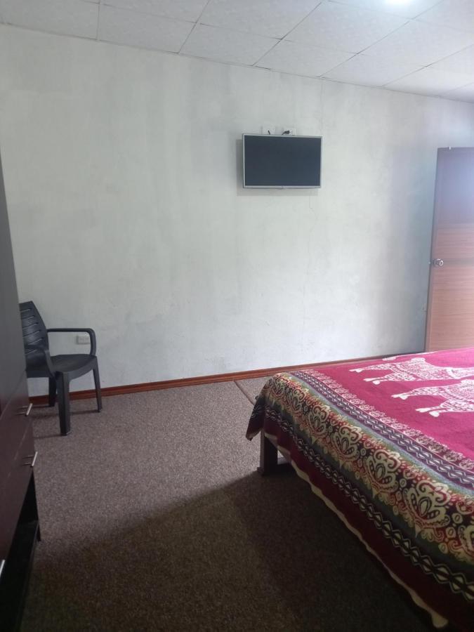 Montano Camping & Hostel Baños Eksteriør billede