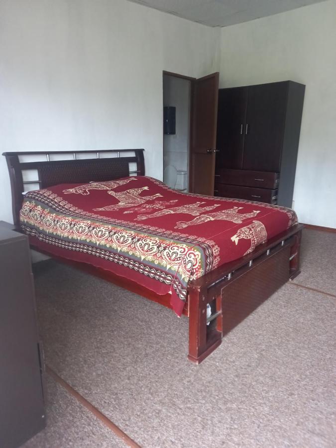 Montano Camping & Hostel Baños Eksteriør billede