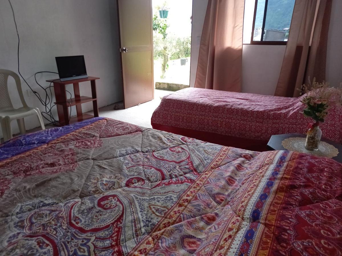 Montano Camping & Hostel Baños Eksteriør billede