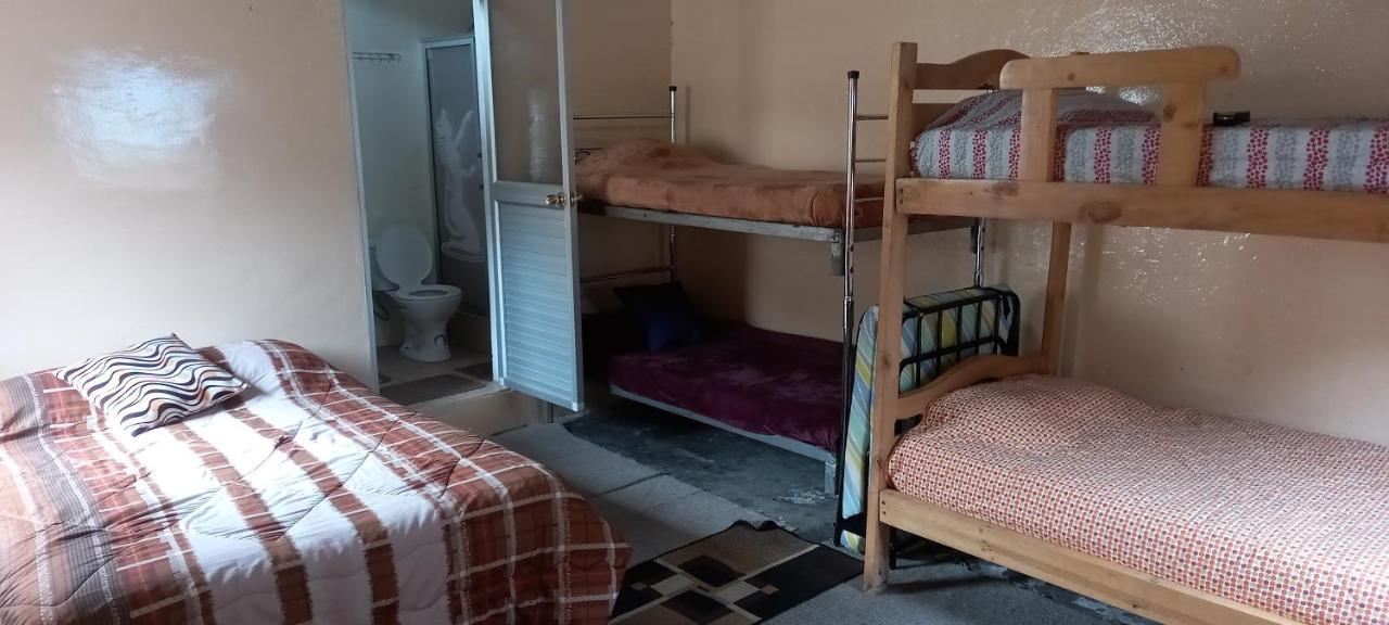 Montano Camping & Hostel Baños Eksteriør billede