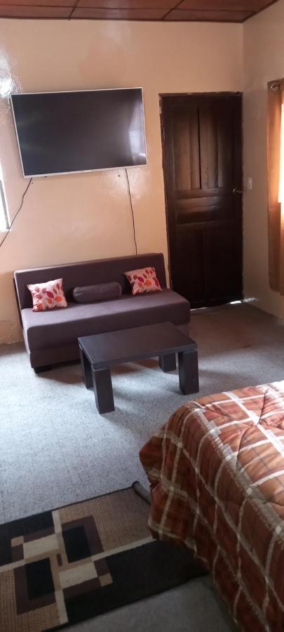 Montano Camping & Hostel Baños Eksteriør billede