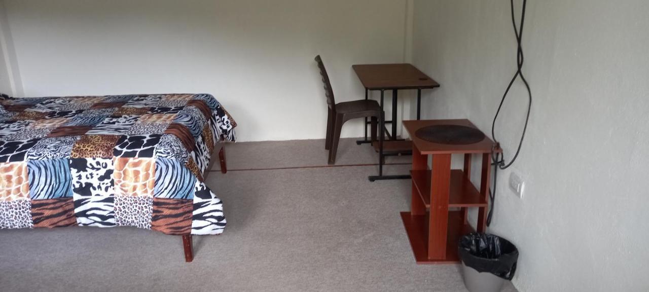 Montano Camping & Hostel Baños Eksteriør billede