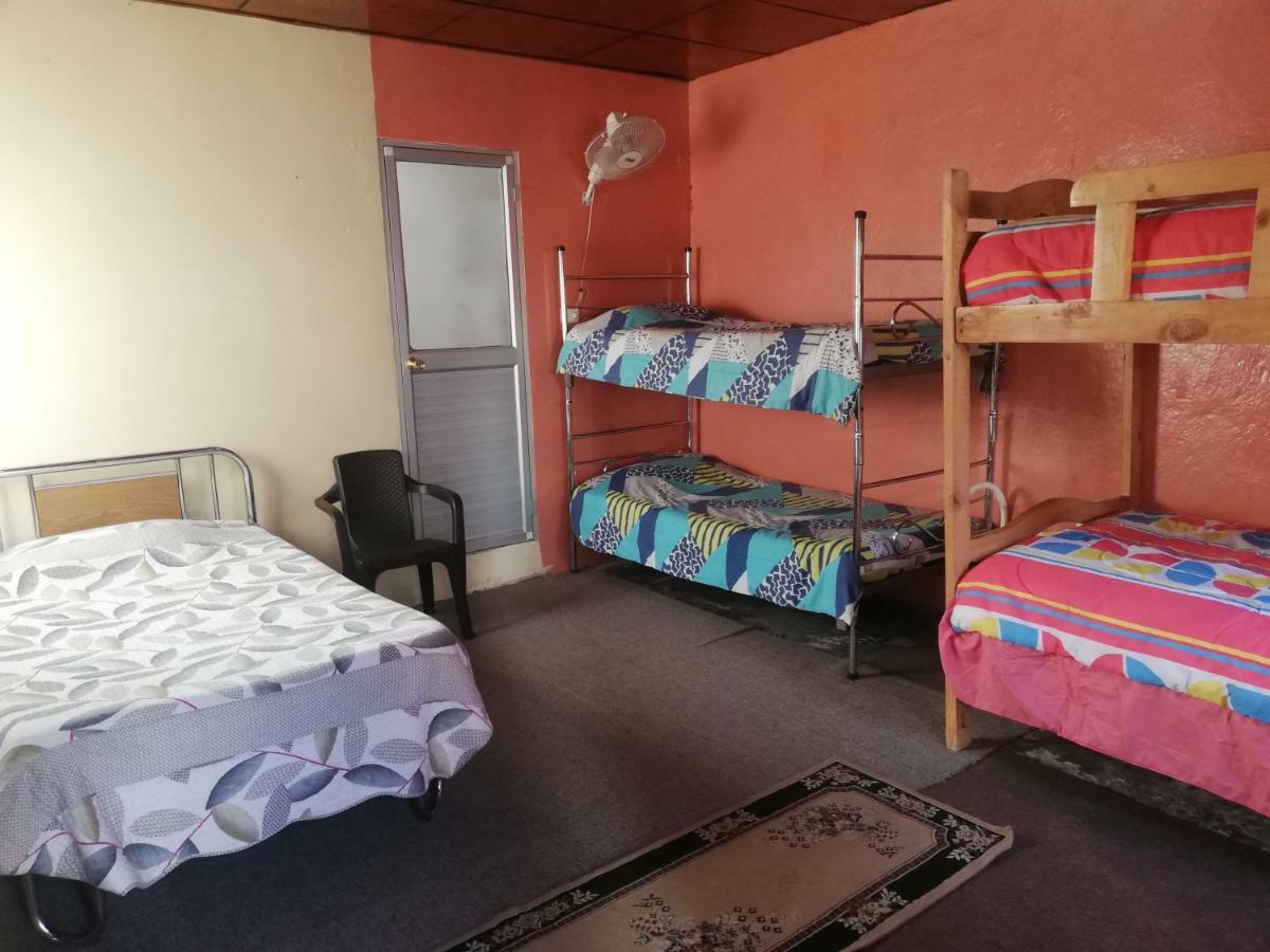 Montano Camping & Hostel Baños Eksteriør billede