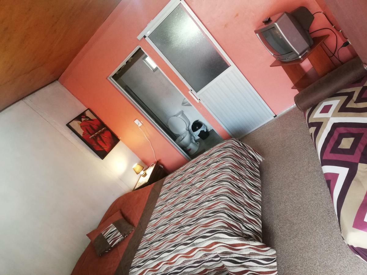 Montano Camping & Hostel Baños Eksteriør billede
