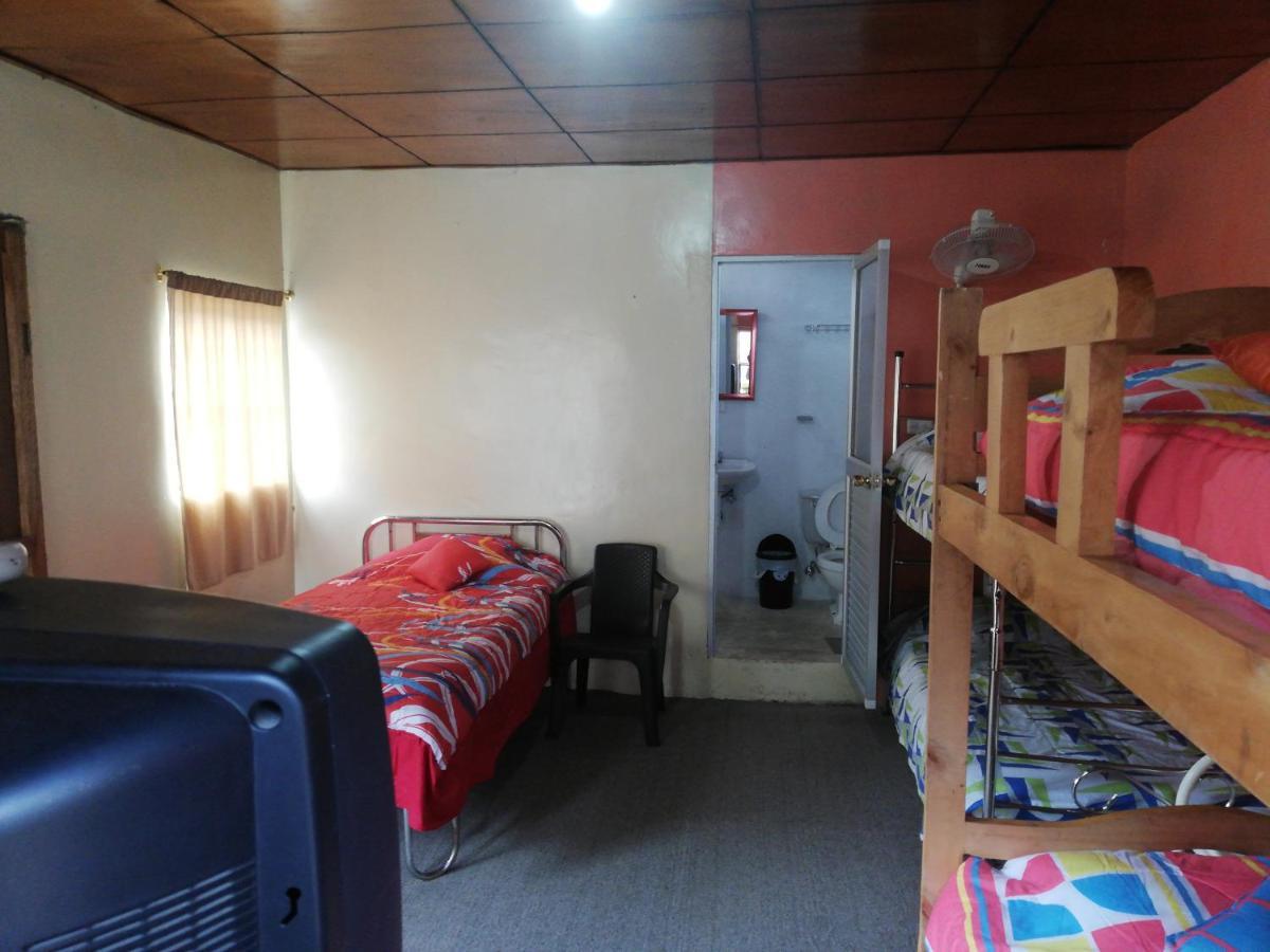 Montano Camping & Hostel Baños Eksteriør billede