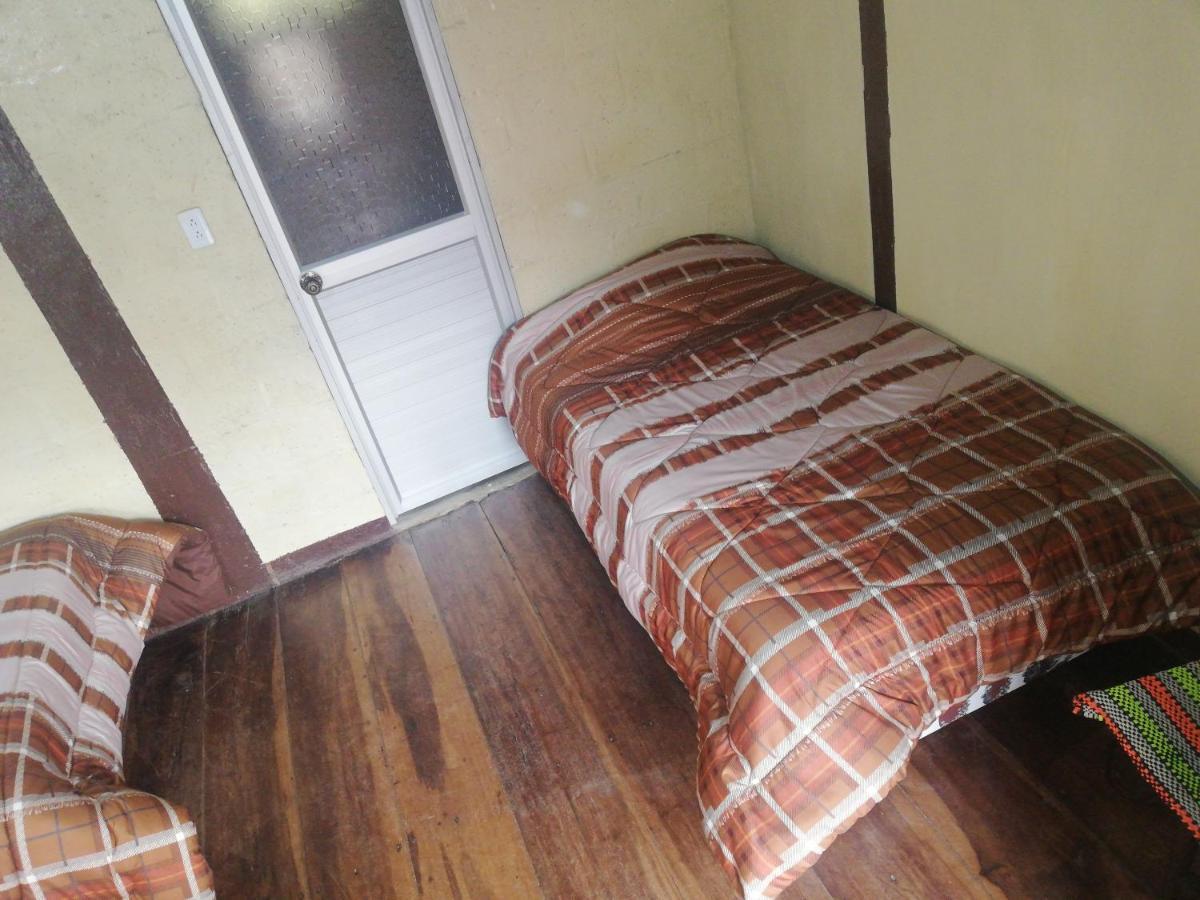 Montano Camping & Hostel Baños Eksteriør billede